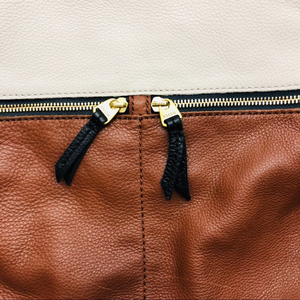 FOSSIL Explorer fold tote - Picture 3 of 6